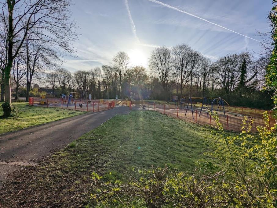 The Kilsyth,Detached Bungalow Warrington Dış mekan fotoğraf