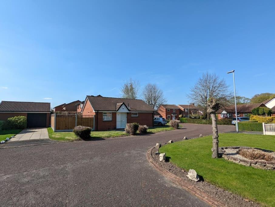 The Kilsyth,Detached Bungalow Warrington Dış mekan fotoğraf