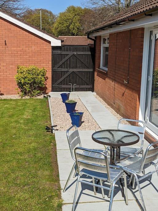 The Kilsyth,Detached Bungalow Warrington Dış mekan fotoğraf