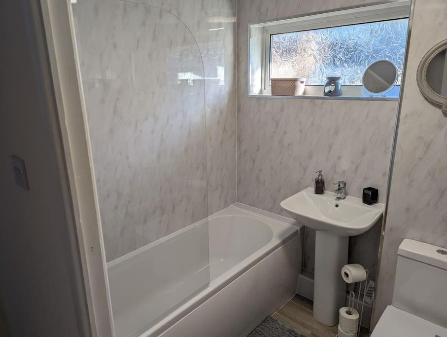 The Kilsyth,Detached Bungalow Warrington Dış mekan fotoğraf